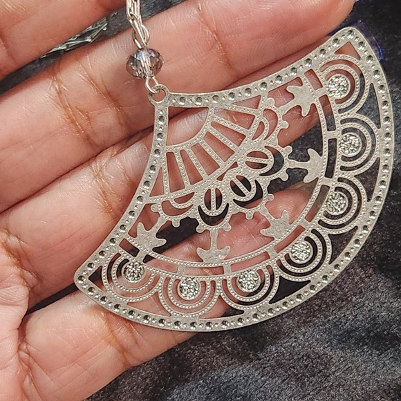 NWT Fan Pendant Filigree Silver tone Necklace - Picture 2 of 6